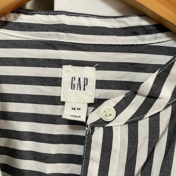 Gap Mandarin Collar grey stripe button down too - Picture 4 of 4